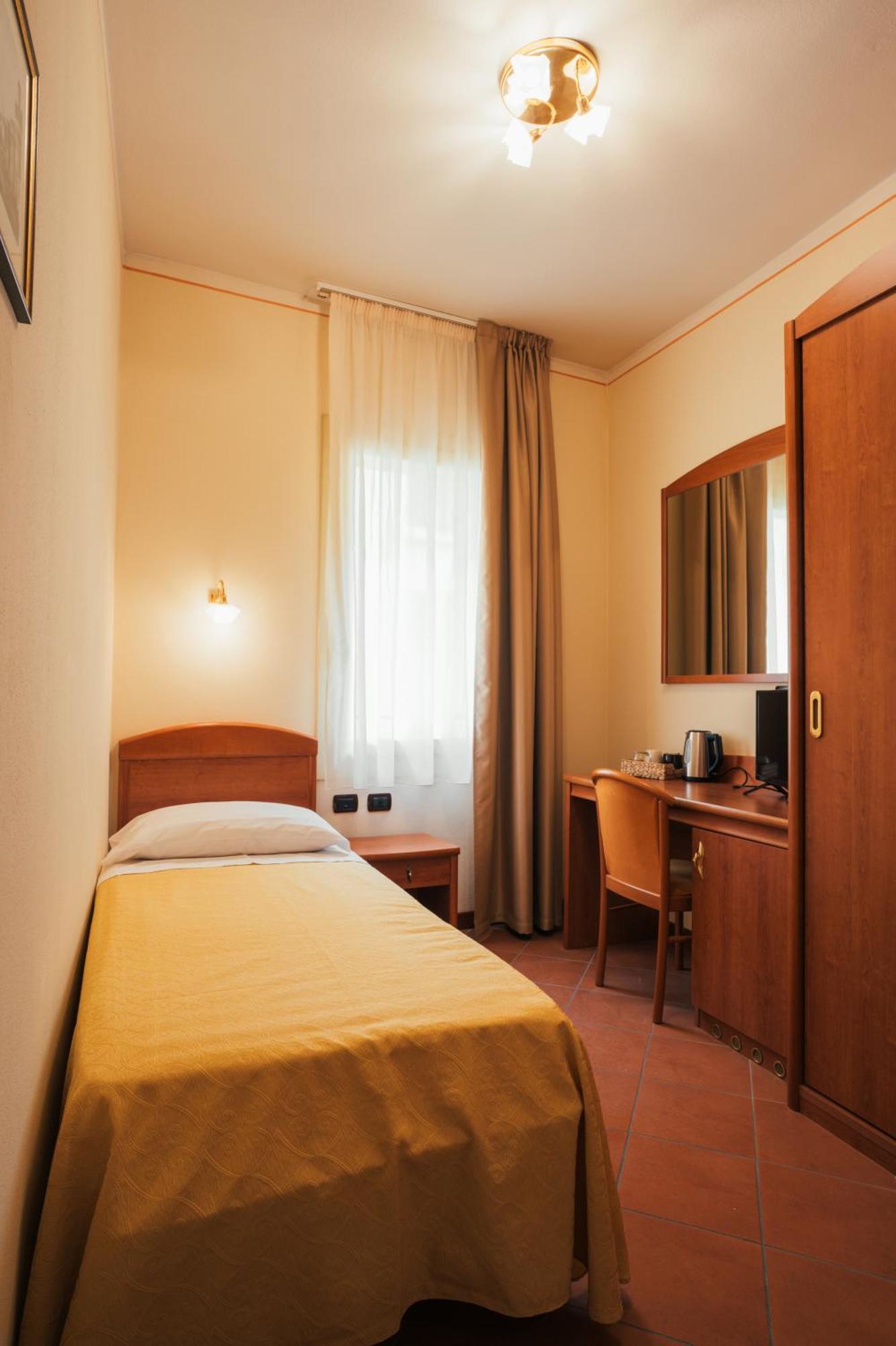 Albergo Cane Dozza Exterior foto
