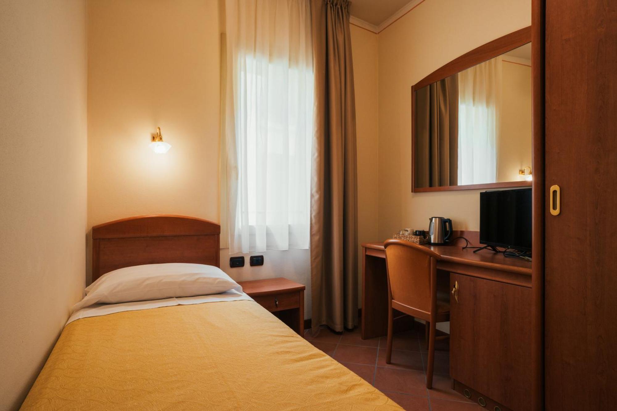 Albergo Cane Dozza Exterior foto