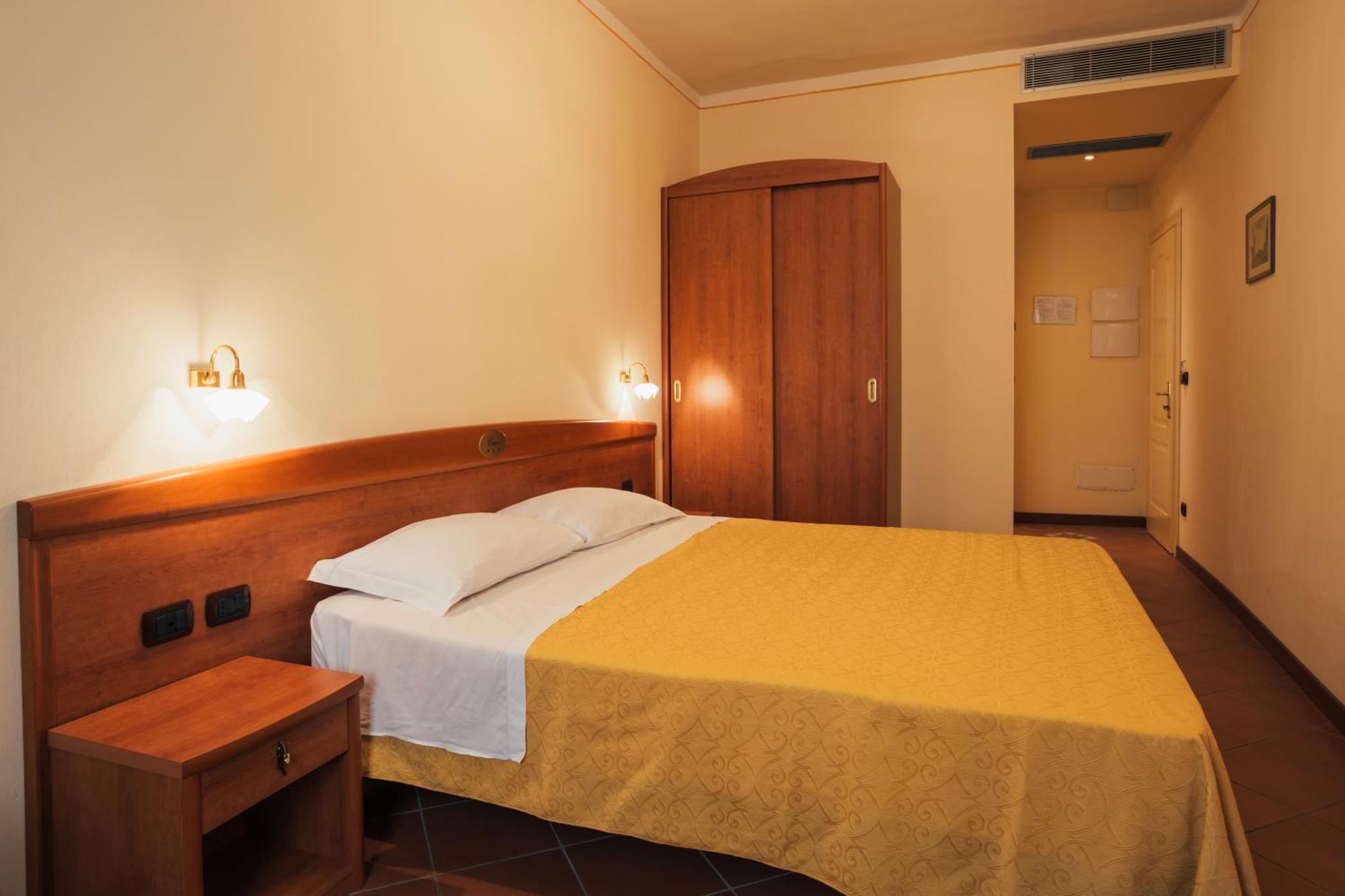 Albergo Cane Dozza Exterior foto