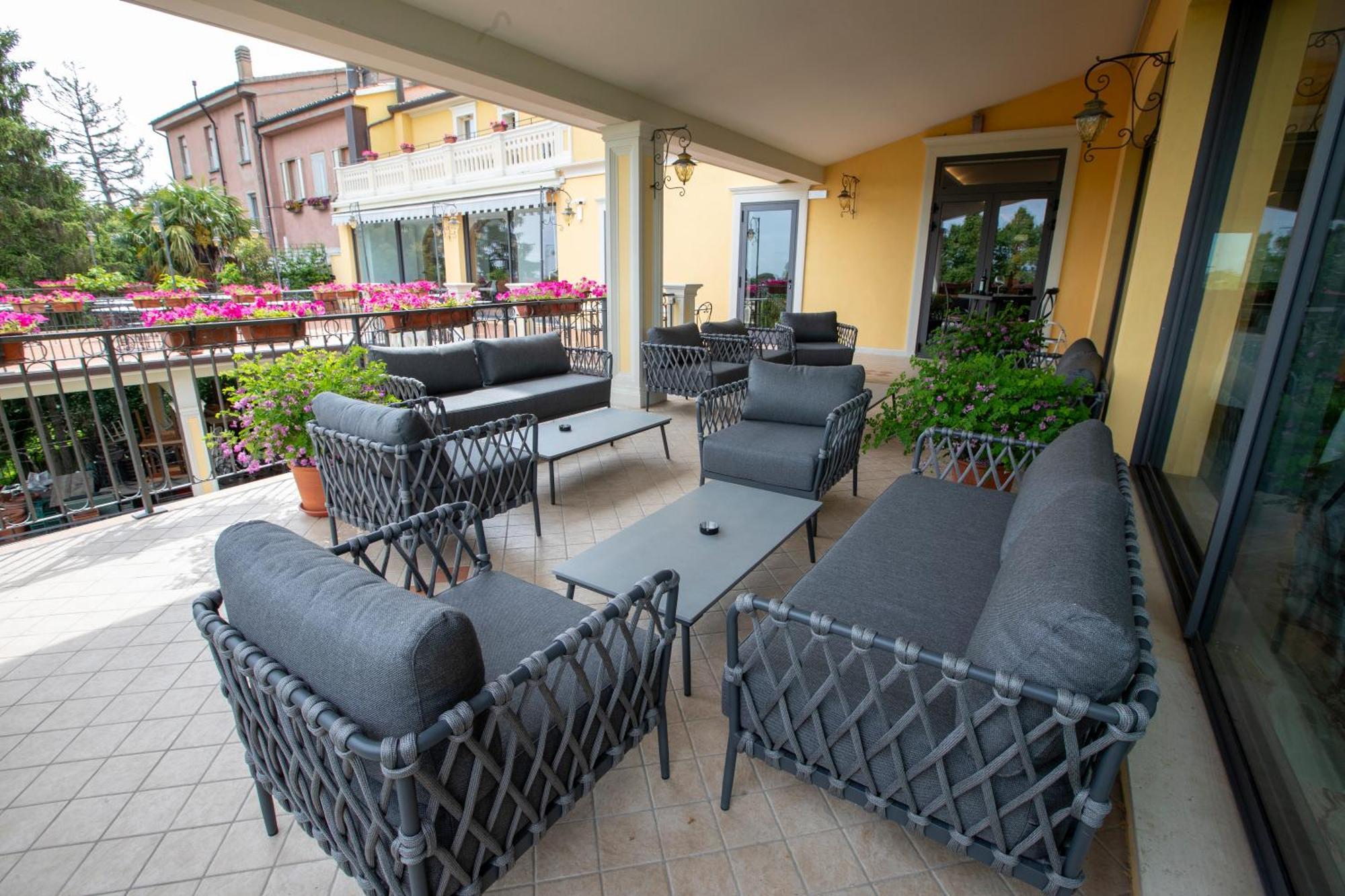 Albergo Cane Dozza Exterior foto
